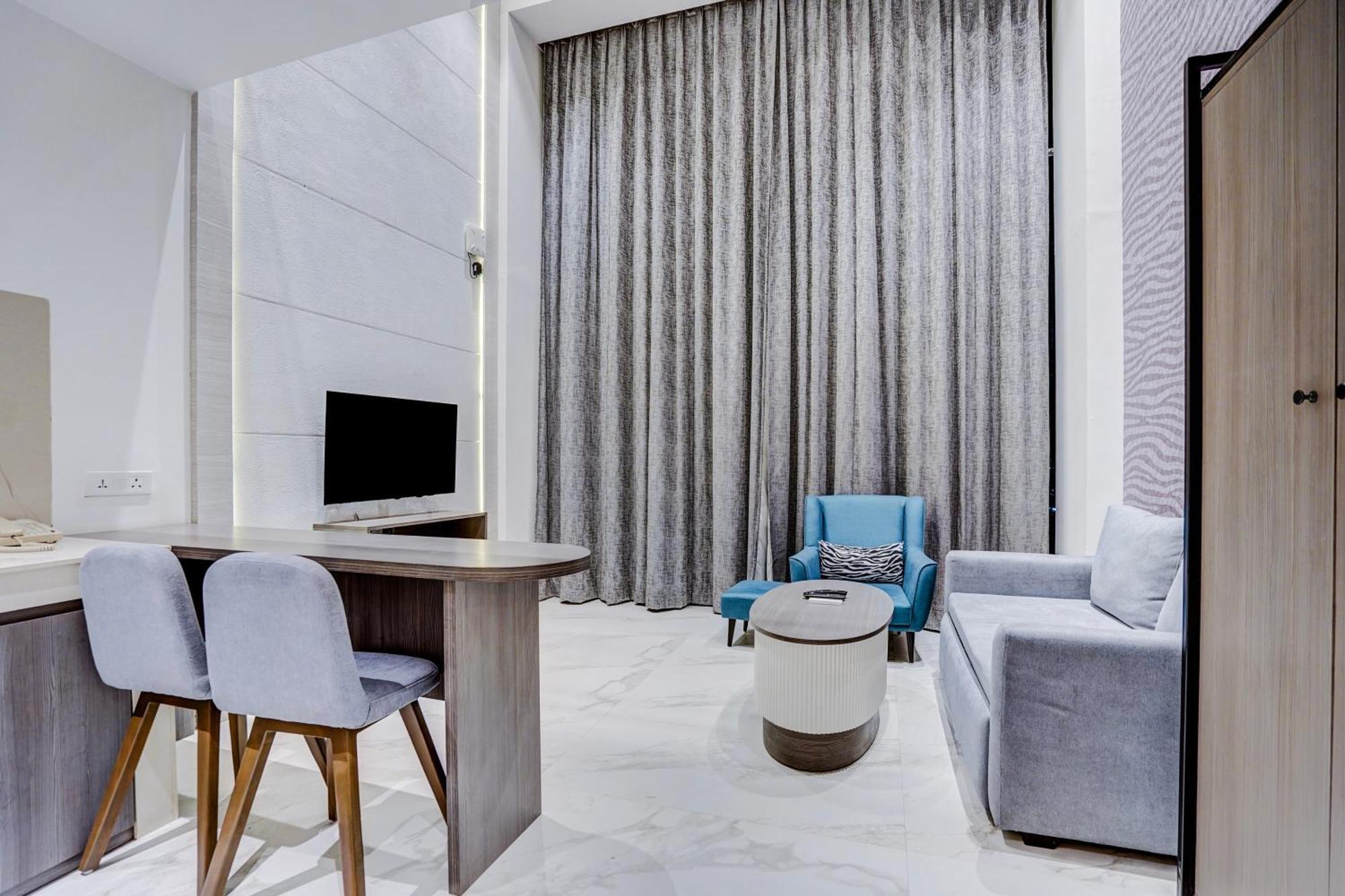 Sunday Hotels And Residences Gurgaon Buitenkant foto