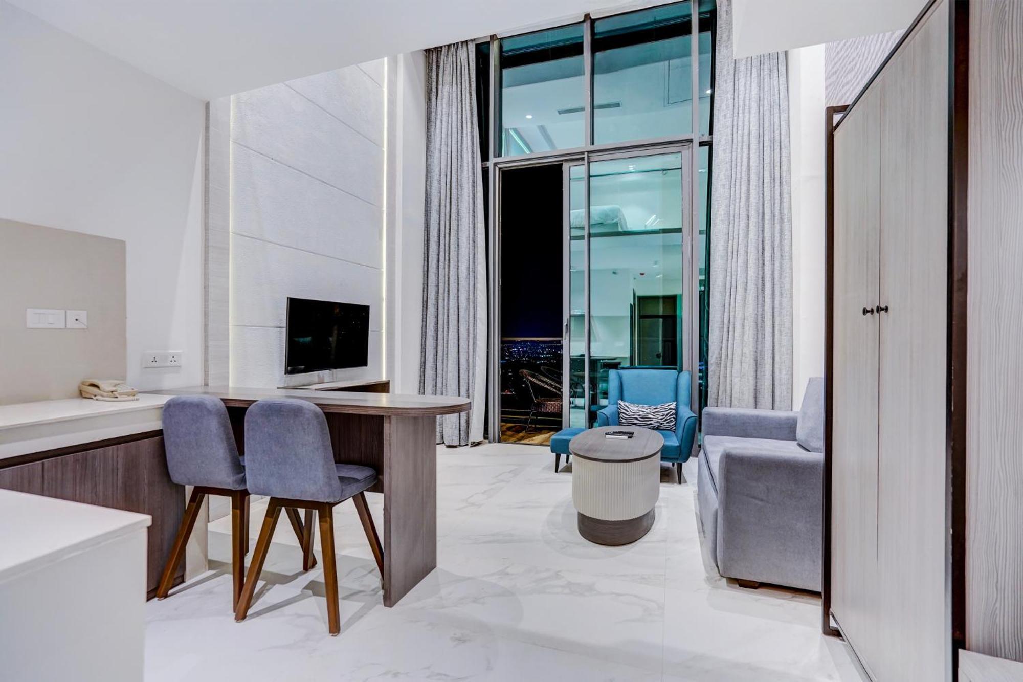 Sunday Hotels And Residences Gurgaon Buitenkant foto