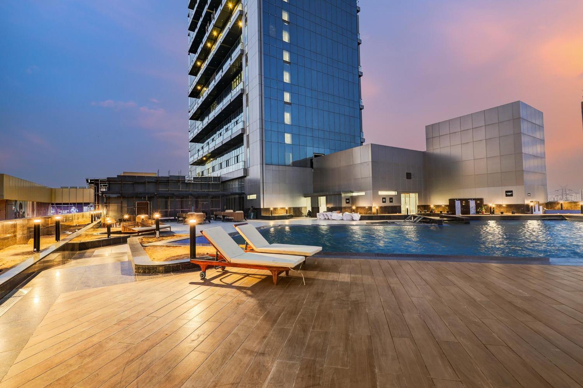 Sunday Hotels And Residences Gurgaon Buitenkant foto