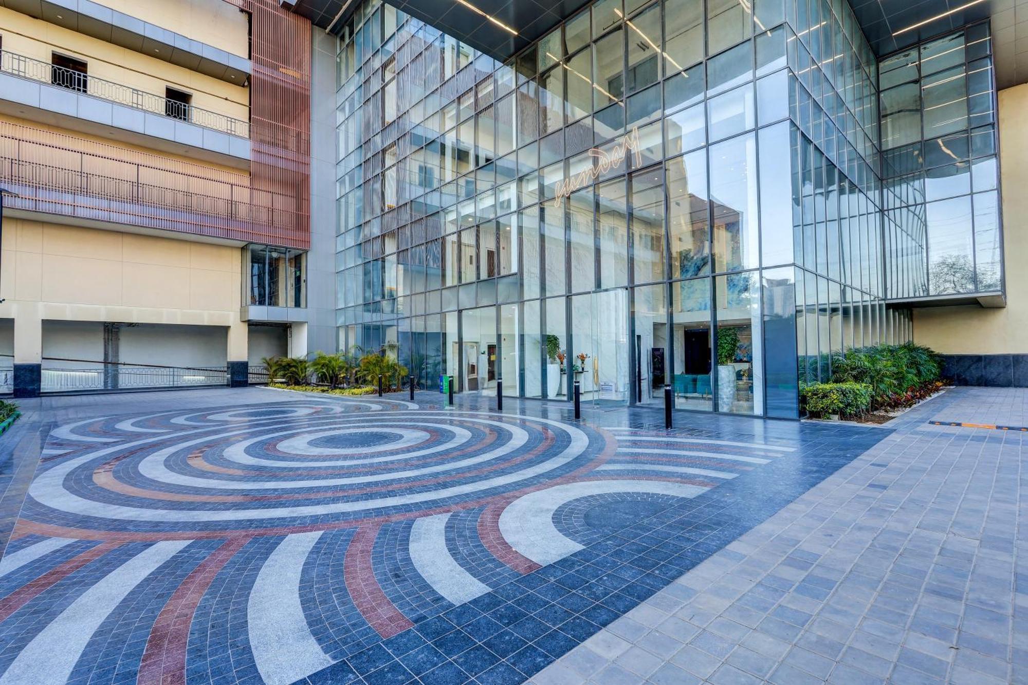Sunday Hotels And Residences Gurgaon Buitenkant foto