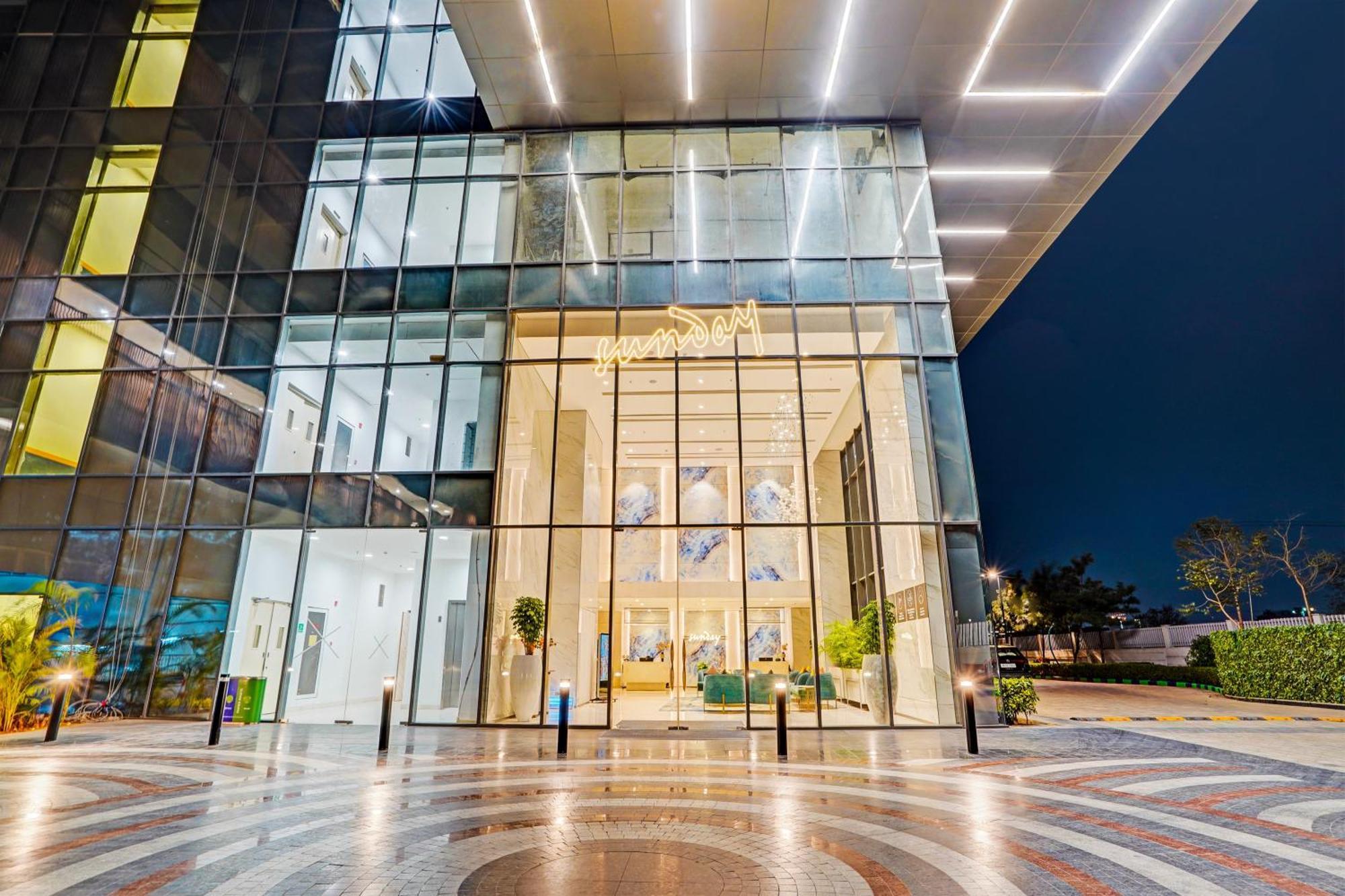 Sunday Hotels And Residences Gurgaon Buitenkant foto