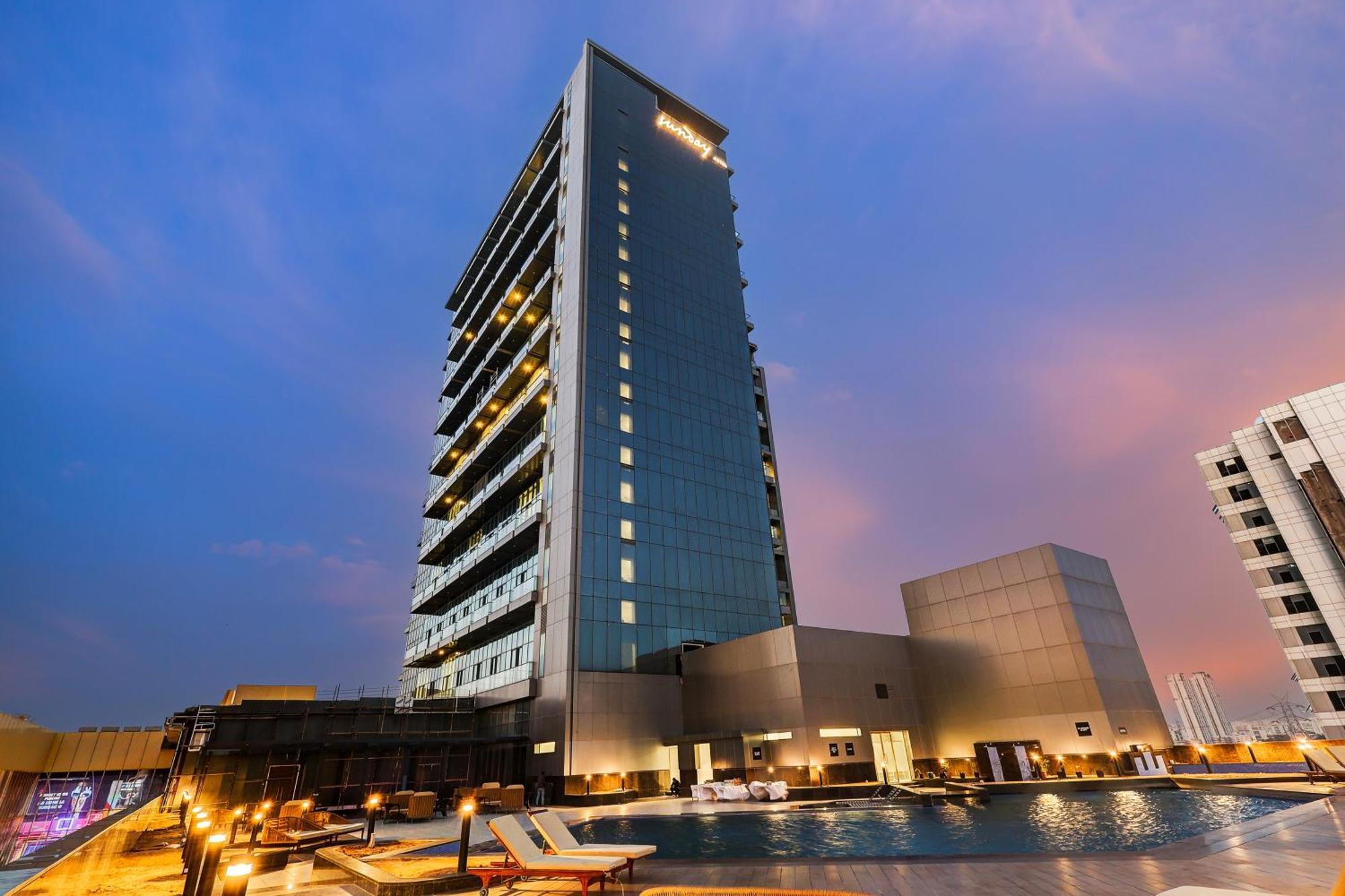 Sunday Hotels And Residences Gurgaon Buitenkant foto