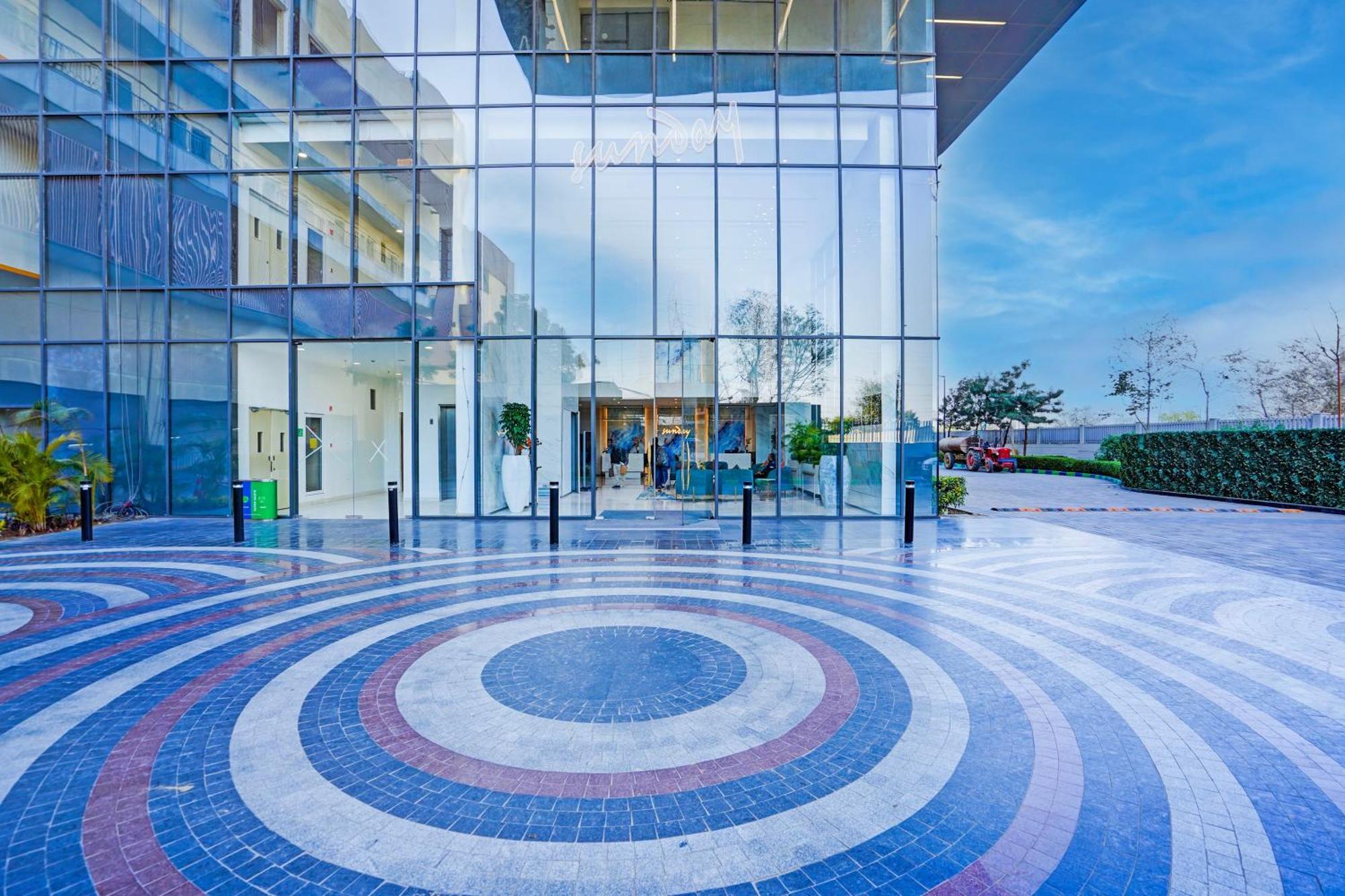 Sunday Hotels And Residences Gurgaon Buitenkant foto