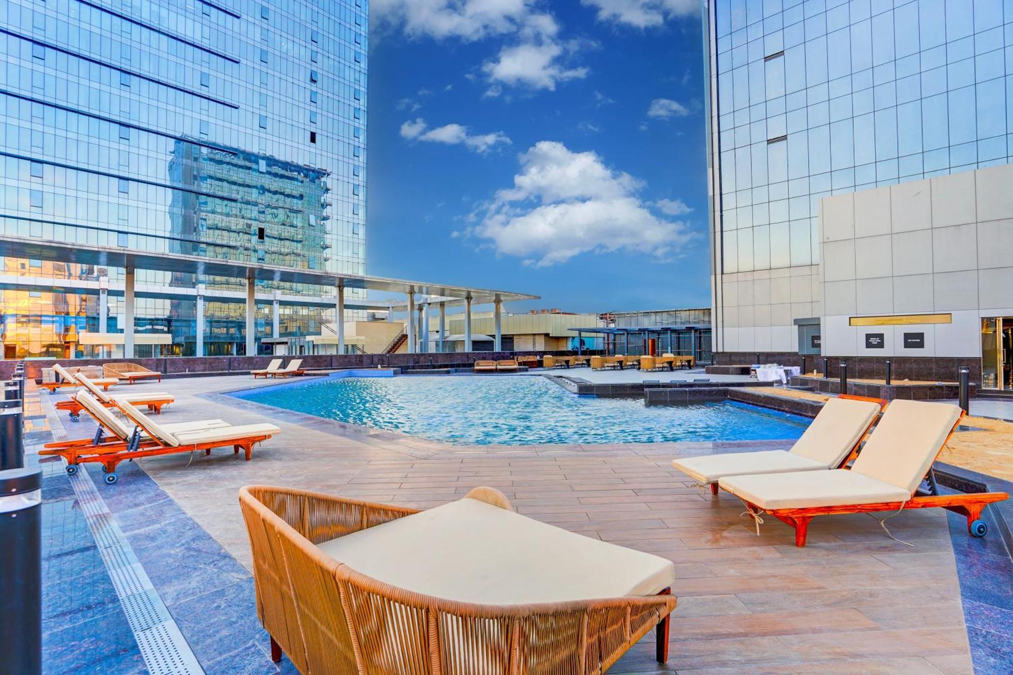 Sunday Hotels And Residences Gurgaon Buitenkant foto