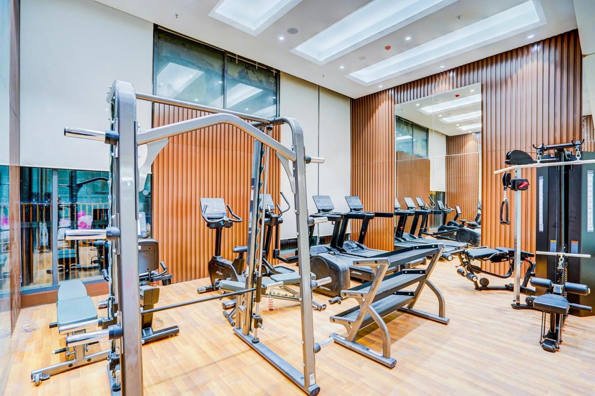Sunday Hotels And Residences Gurgaon Buitenkant foto