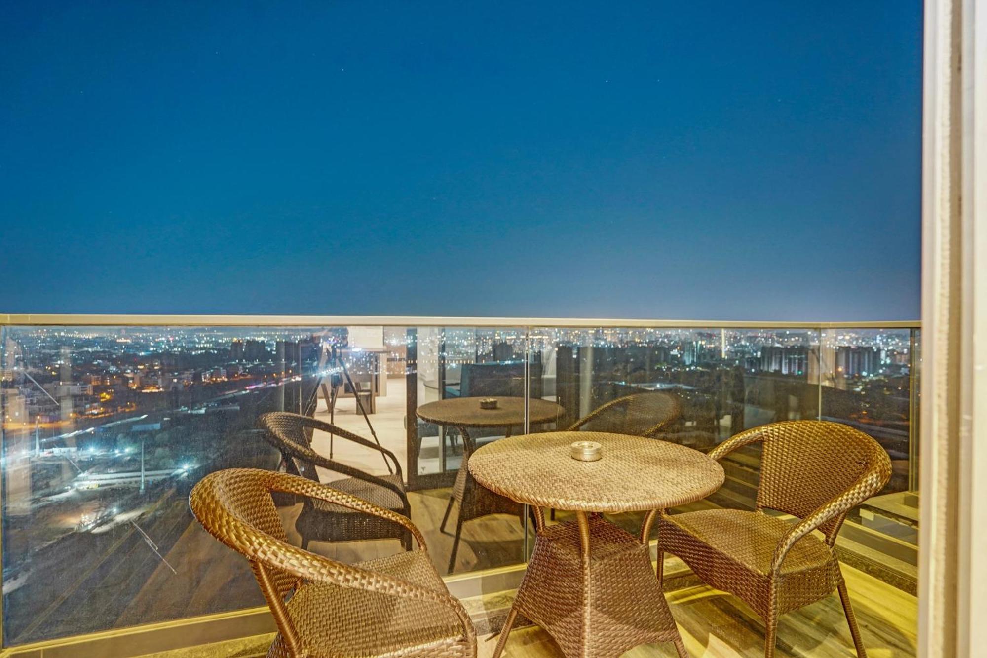 Sunday Hotels And Residences Gurgaon Buitenkant foto