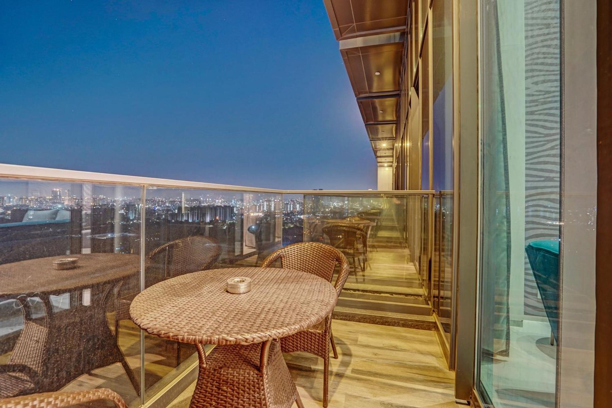 Sunday Hotels And Residences Gurgaon Buitenkant foto