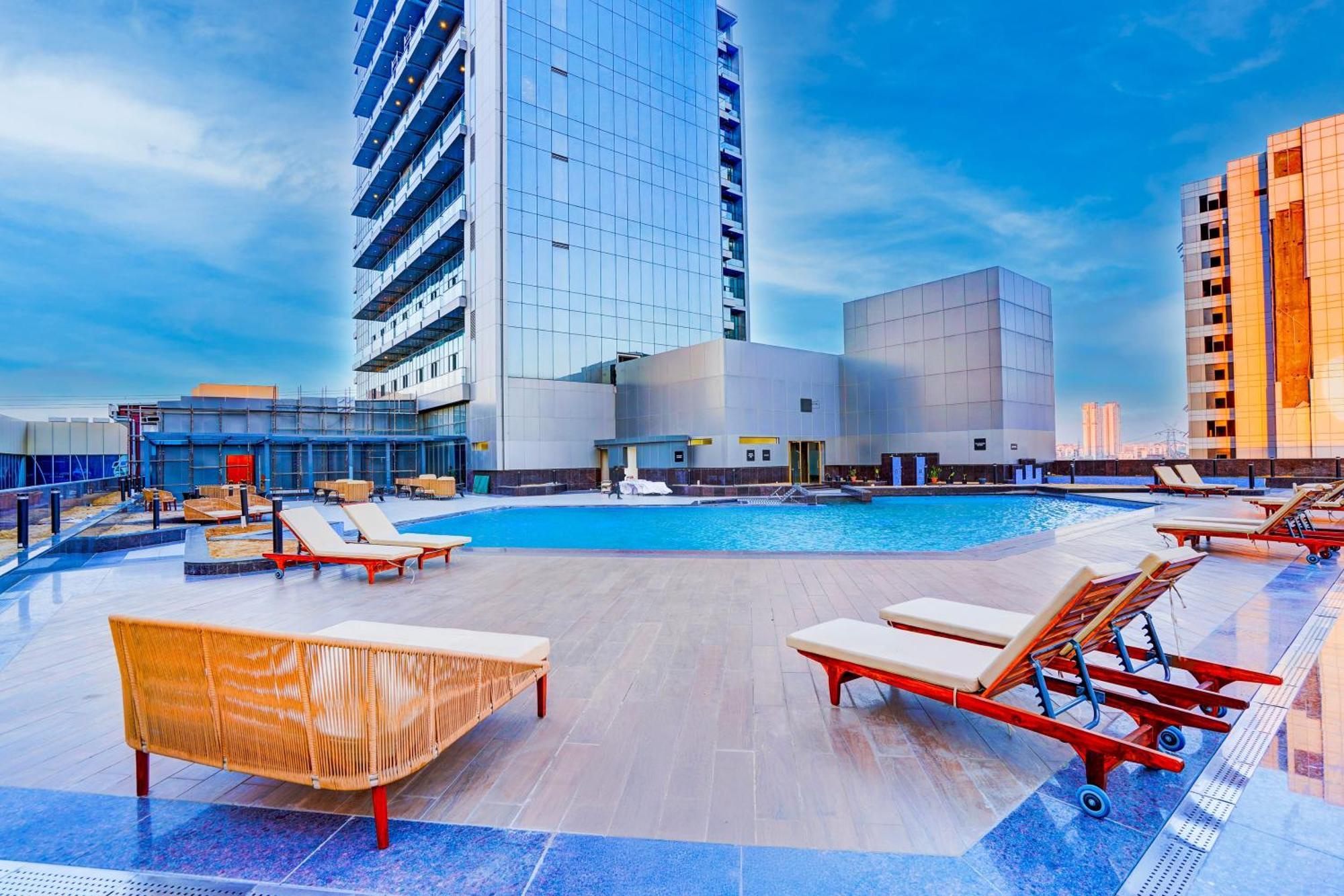 Sunday Hotels And Residences Gurgaon Buitenkant foto