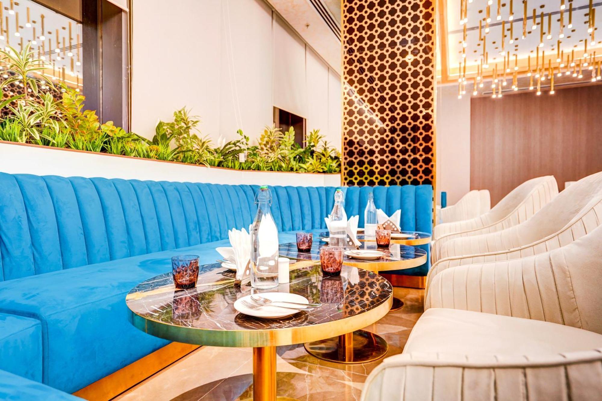 Sunday Hotels And Residences Gurgaon Buitenkant foto