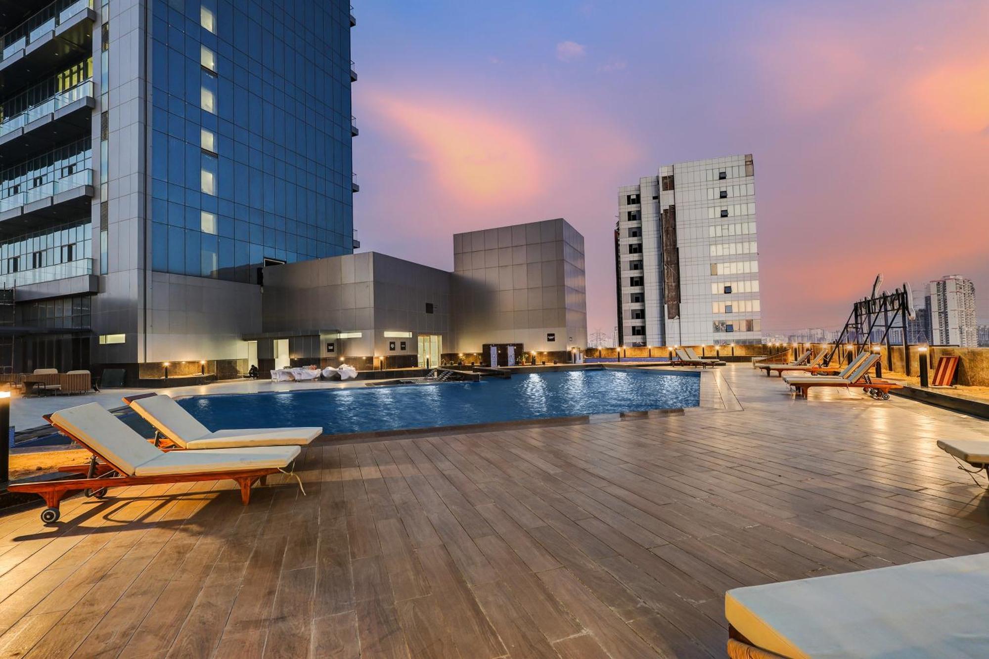 Sunday Hotels And Residences Gurgaon Buitenkant foto