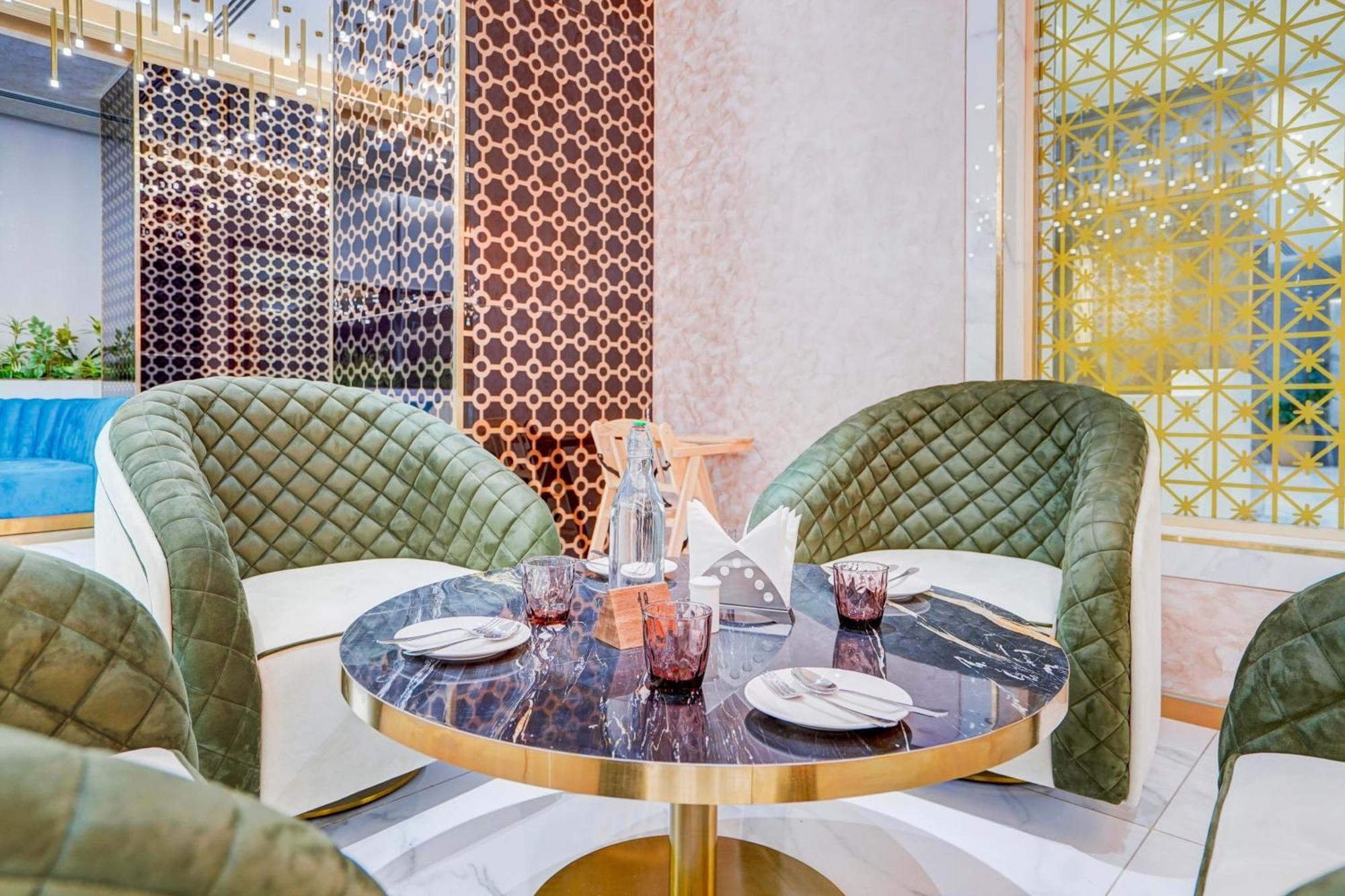 Sunday Hotels And Residences Gurgaon Buitenkant foto
