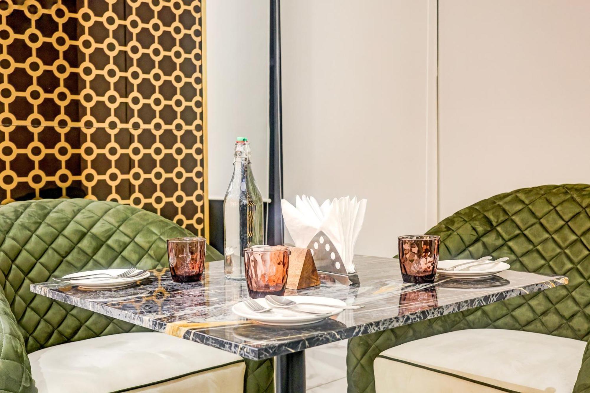 Sunday Hotels And Residences Gurgaon Buitenkant foto