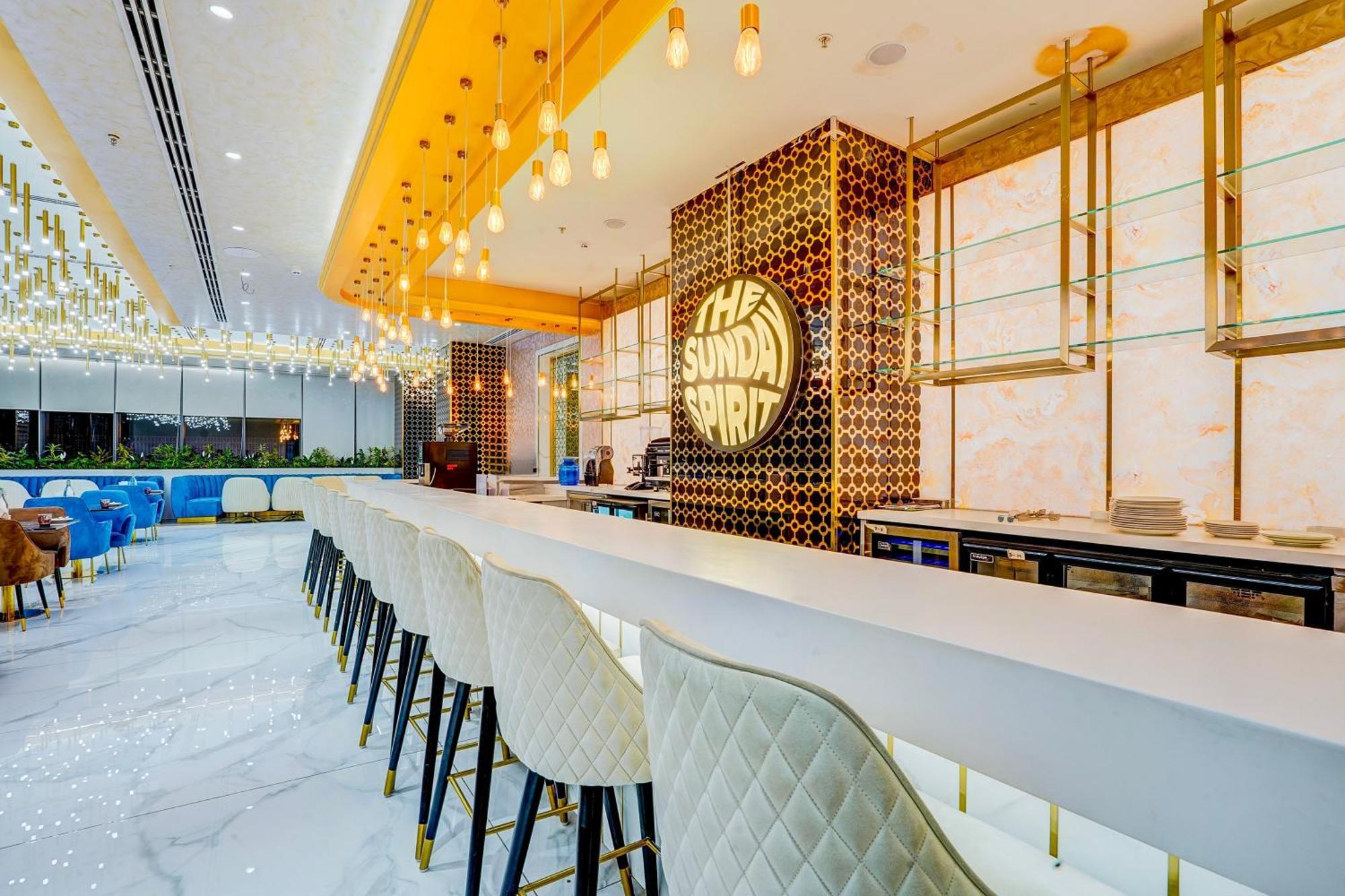 Sunday Hotels And Residences Gurgaon Buitenkant foto