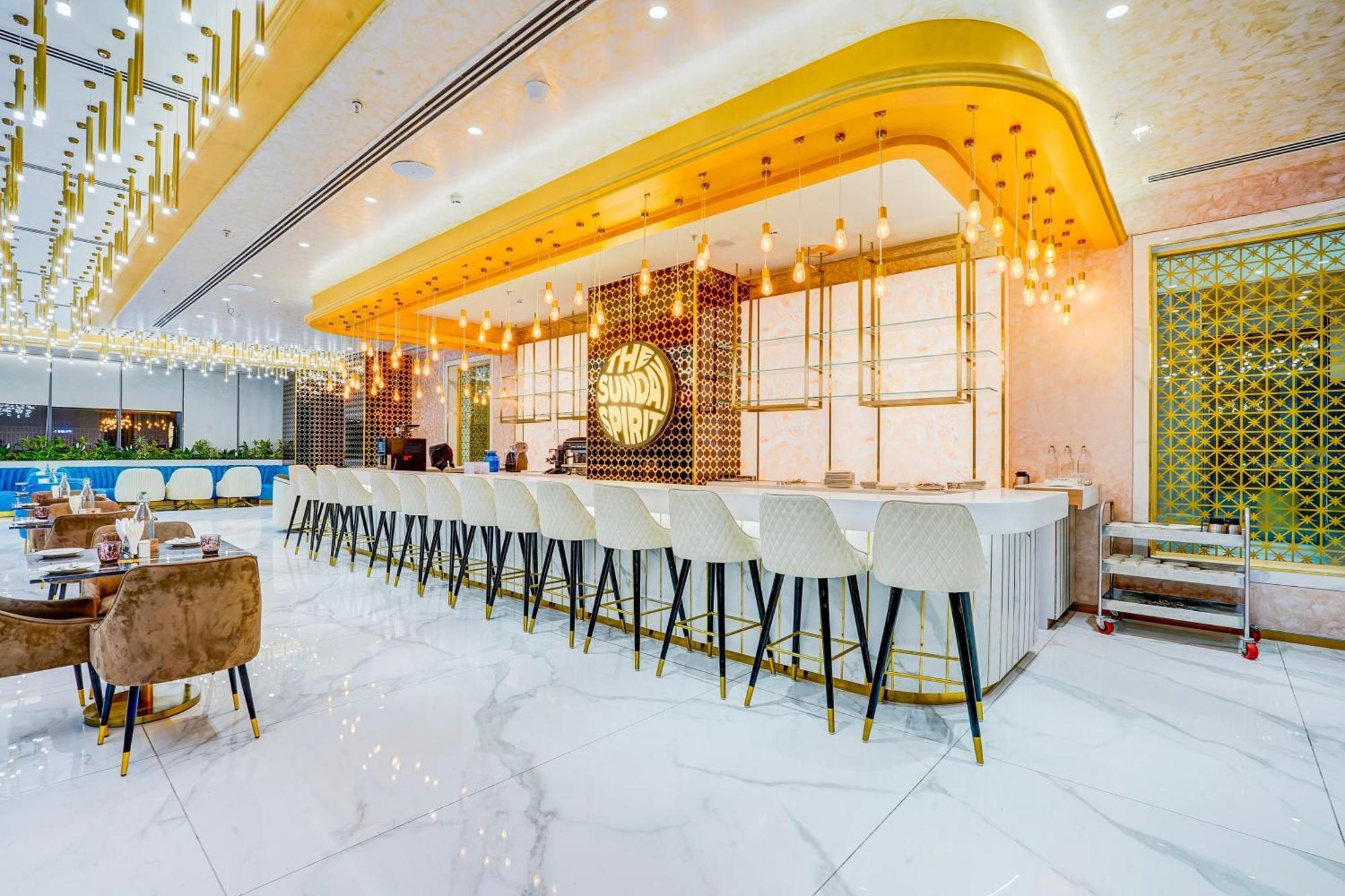 Sunday Hotels And Residences Gurgaon Buitenkant foto