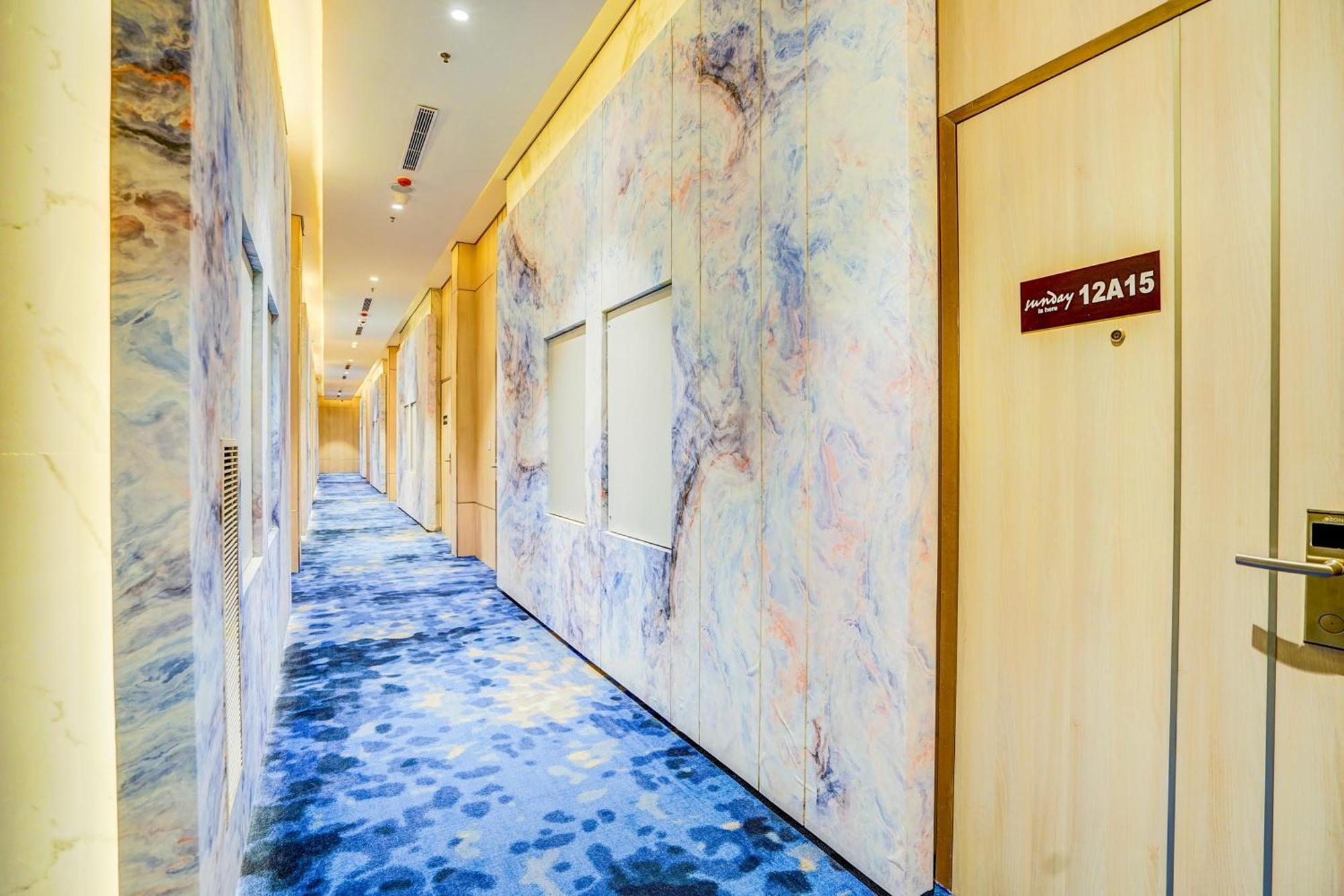 Sunday Hotels And Residences Gurgaon Buitenkant foto